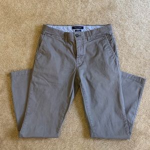 Men’s Tommy Hilfiger Slim Fit Gray Chino Pant. Size 29W x 30L.